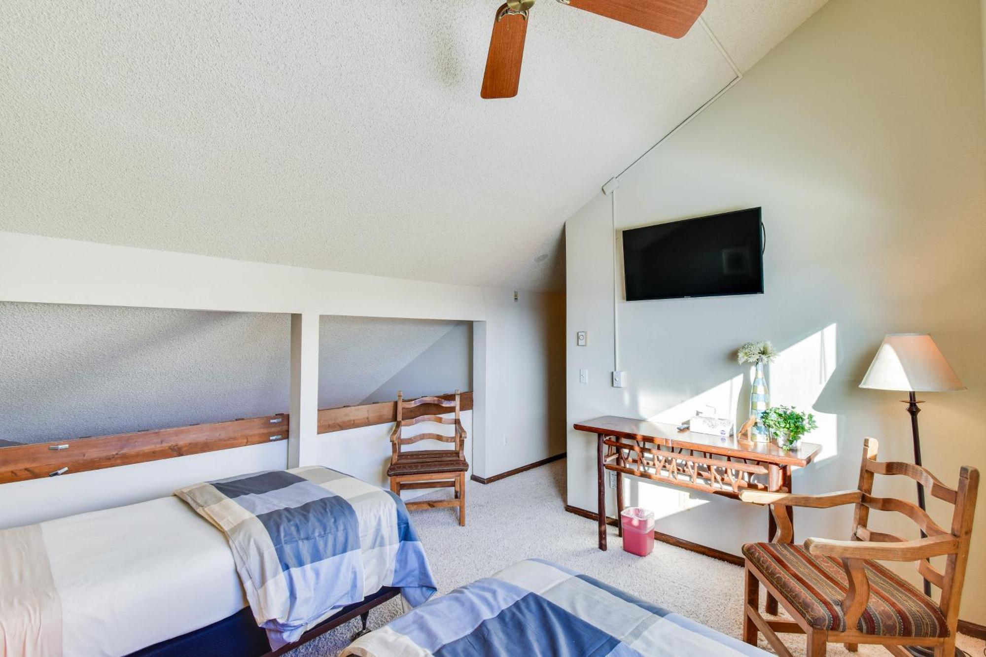 Central Steamboat Condo Outdoor Hot Tub And Pool! 스팀 보트 스프링스 외부 사진